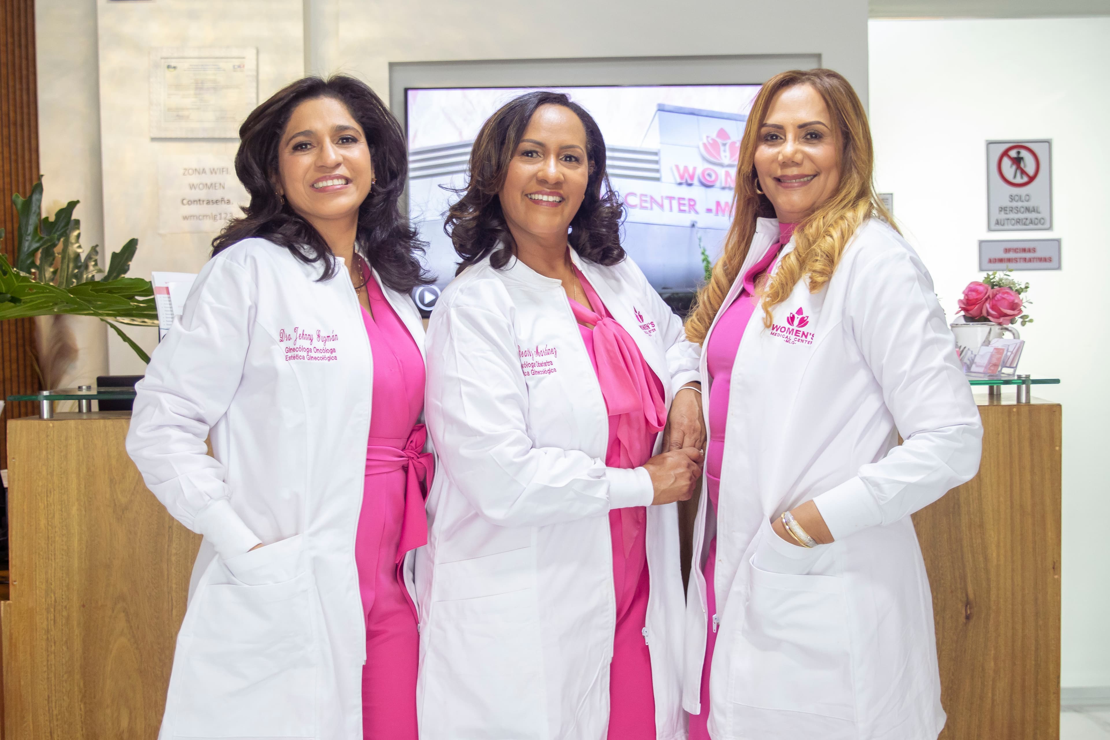 Las tres fundadoras de Women's Medical Center
